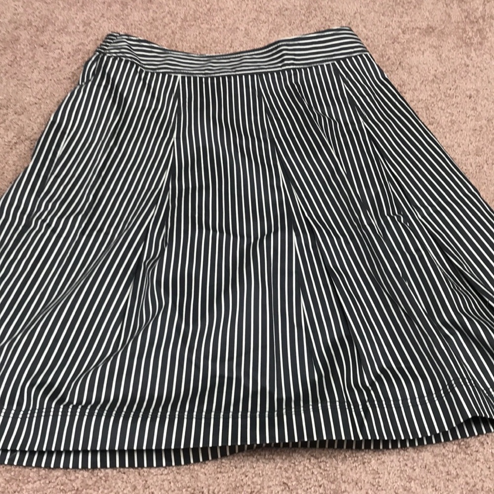 Pleated Aline skirt sz2  Merida like new